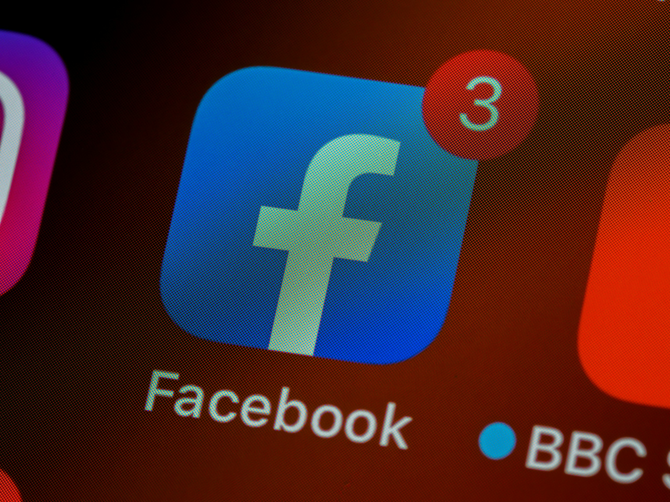 iphone, ios, home screen, close up, pixels, retina, smartphone, icon, facebook