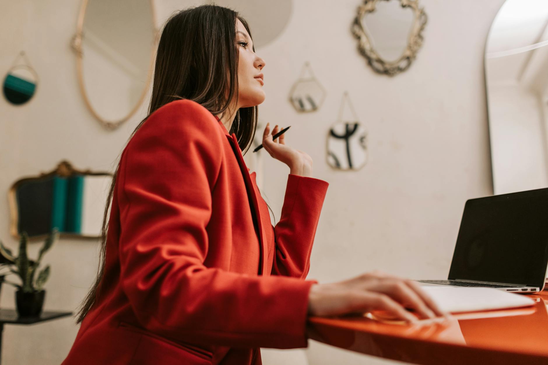 financial advisor tips for women - TechMae
