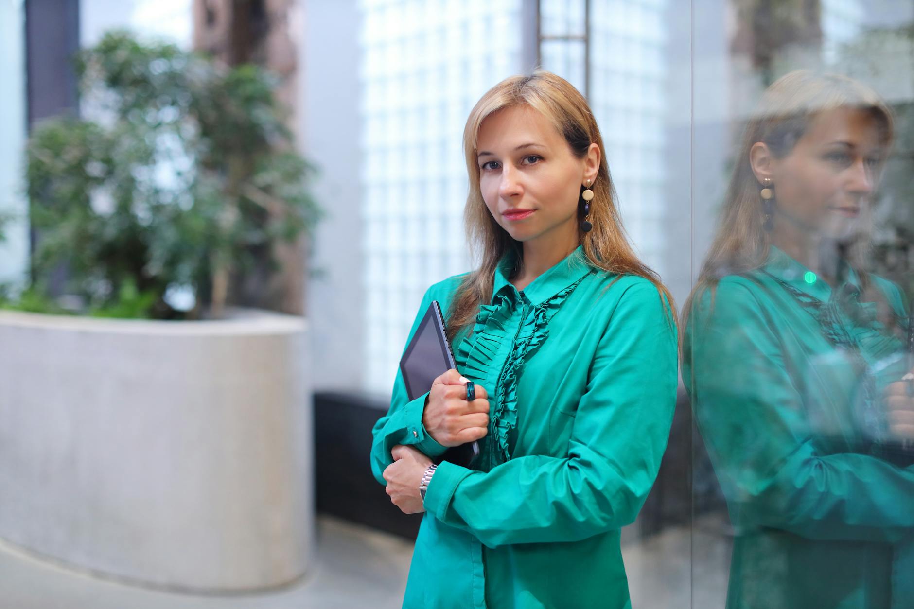 LinkedIn tips for women - TechMae